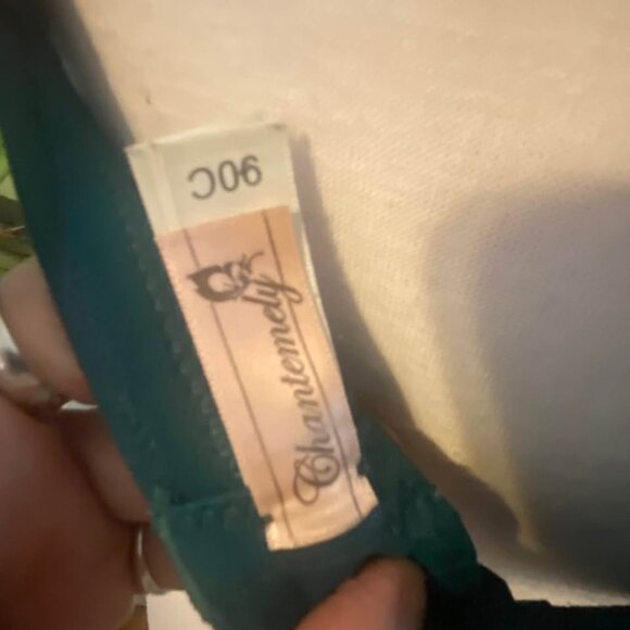 Emerald green lined lace bra sz 40 C. Like new. - Picture 4 of 5